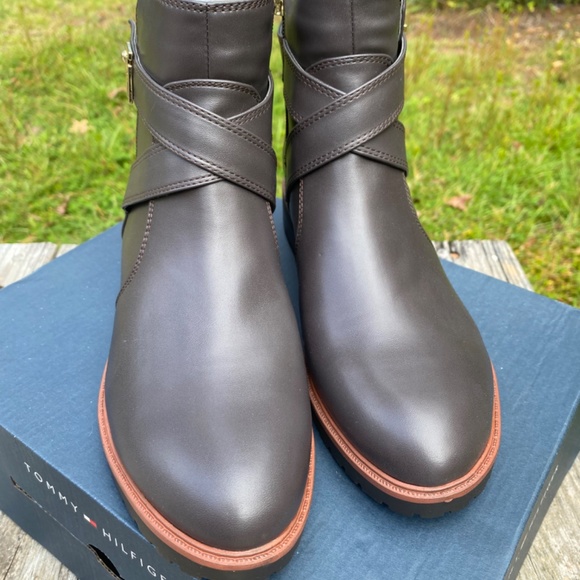 Federik Faux Leather Booties Womens sz 8 TOMMY HILFIGER New in Box - Picture 11 of 11